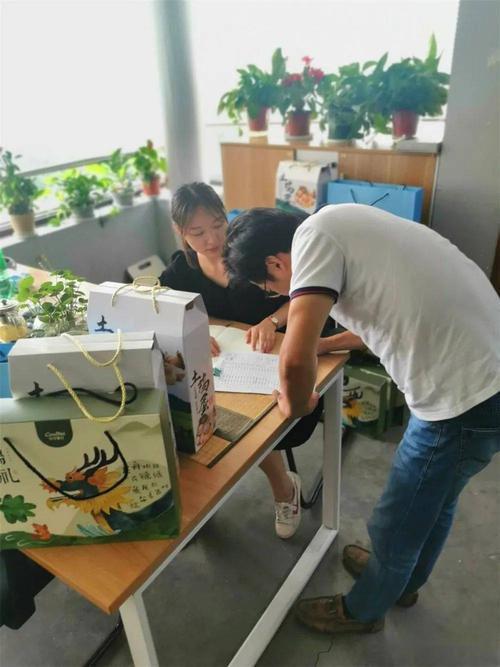 公司发放暖心端午福利礼品啦!